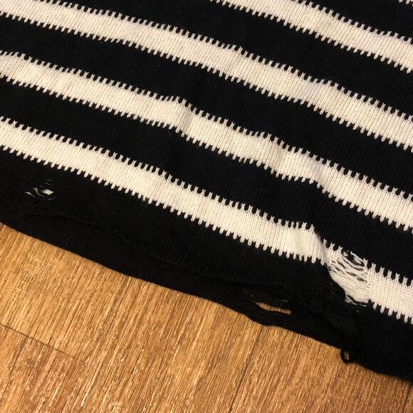 Wildfox Black and White Distressed Striped Pullover Sweater Size Small - Picture 7 of 11